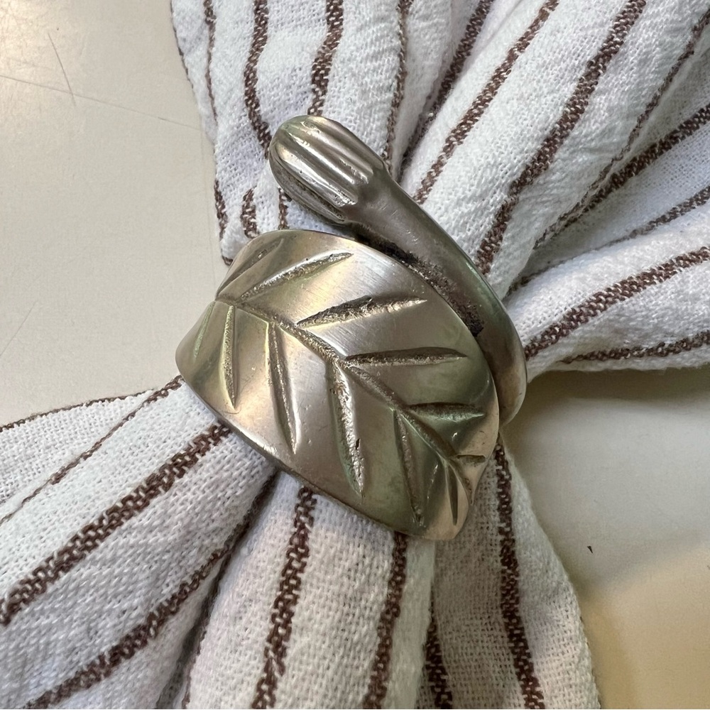 Kemp & Beathey Pewter Rustic Farmhouse Silver tone Napkin Rings Set of 4 pcs